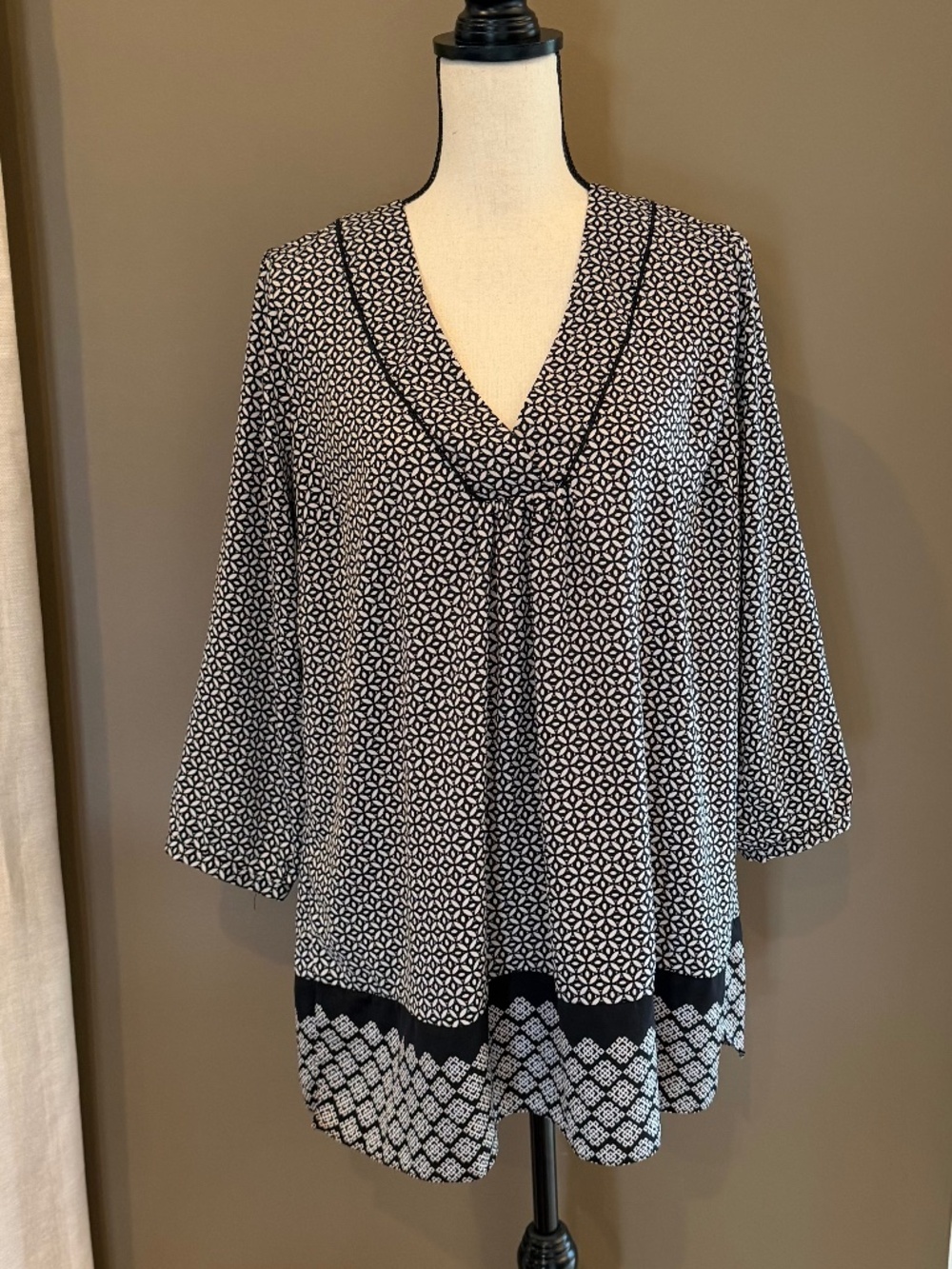 A Pea in the Pod Women's Maternity Black & White Pattern, Size Medium